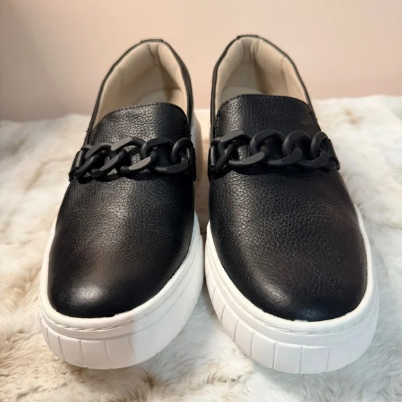 Naturalizer Black Slip On Sneaker With A Decorative Black Chain Size 10 - Picture 4 of 9